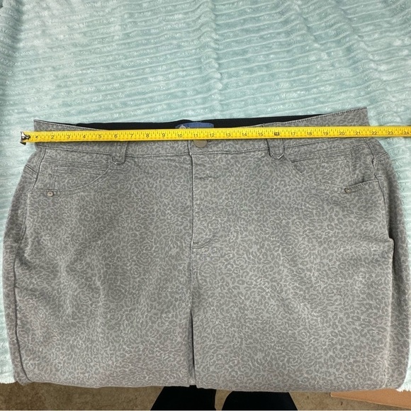 Democracy Ab solution 22WP Gray subtle animal print jeans - Picture 3 of 11